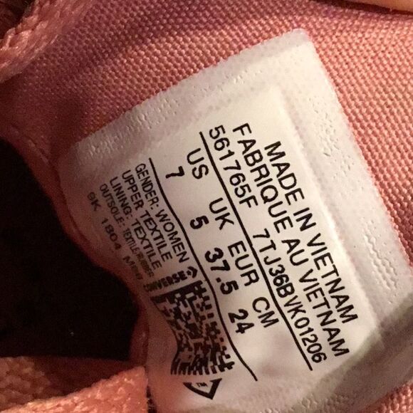 Chuck Taylor Converse - Picture 4 of 5